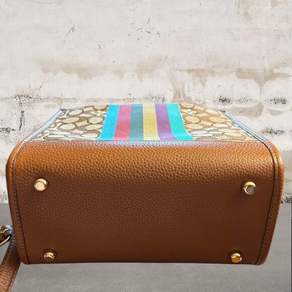 Coach Dempsey Tote 22 In Signature Jacquard With Stripe And Coach Patch - Picture 7 of 9